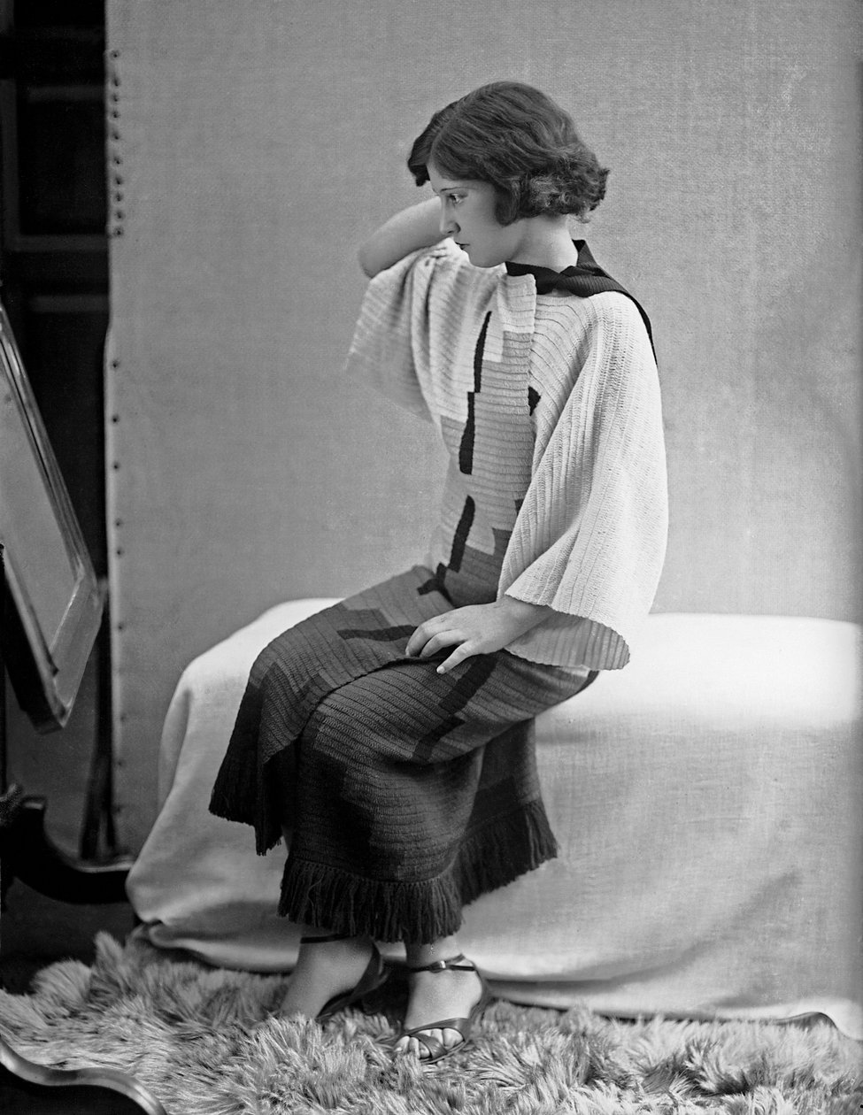 Modella con un abito creato da Anita Pittoni, 1940 circa (foto b/n) da Wanda Wulz