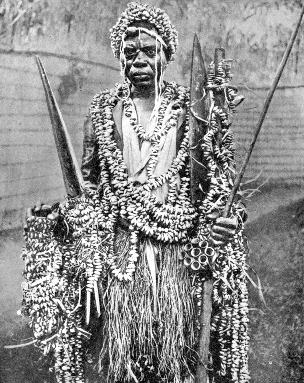 Uno stregone, Uganda, Africa da Wide World Photos
