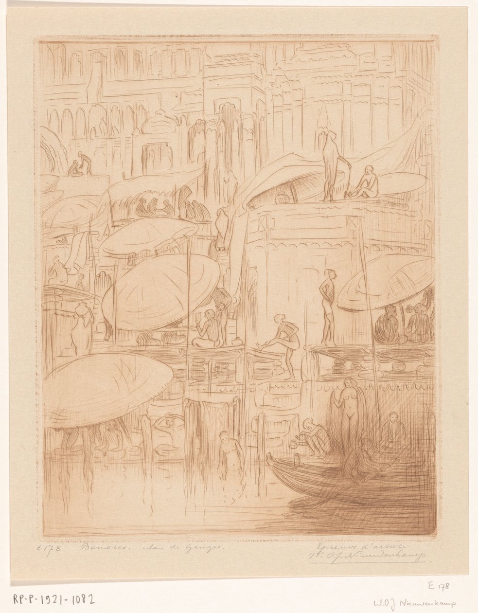 Uomini e donne che fanno il bagno e pregano sulla riva del Gange a Benares da Wijnand Otto Jan Nieuwenkamp (signed by artist)