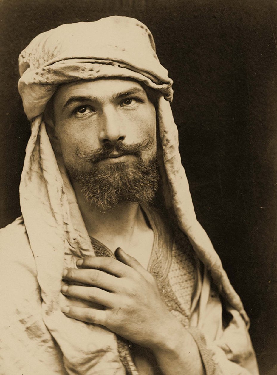 Autoritratto del barone Wilhelm von Gloeden in costume arabo, c.1890 da Baron Wilhelm von Gloeden