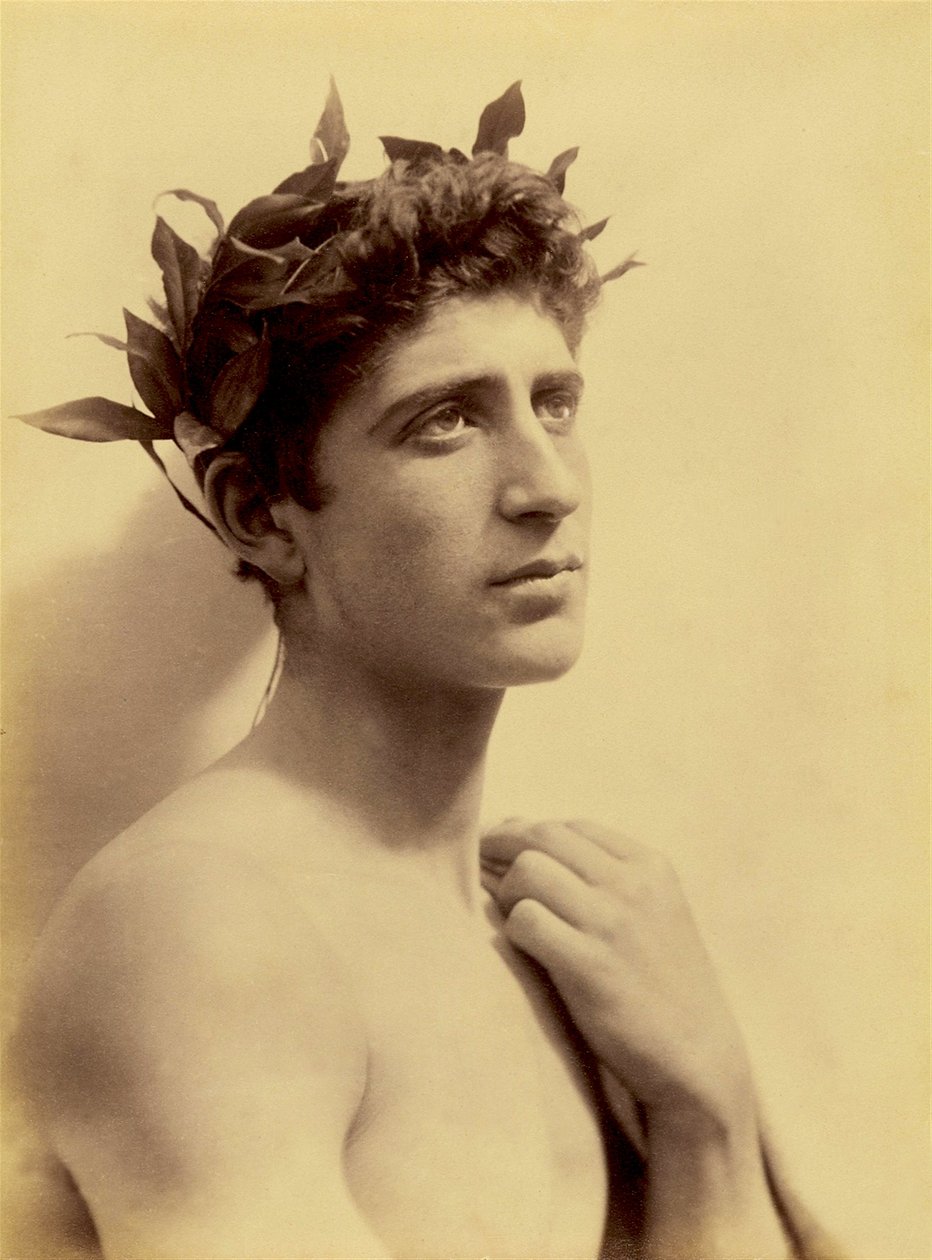 Studio di un ragazzo con una corona, Sicilia, c.1898 da Baron Wilhelm von Gloeden