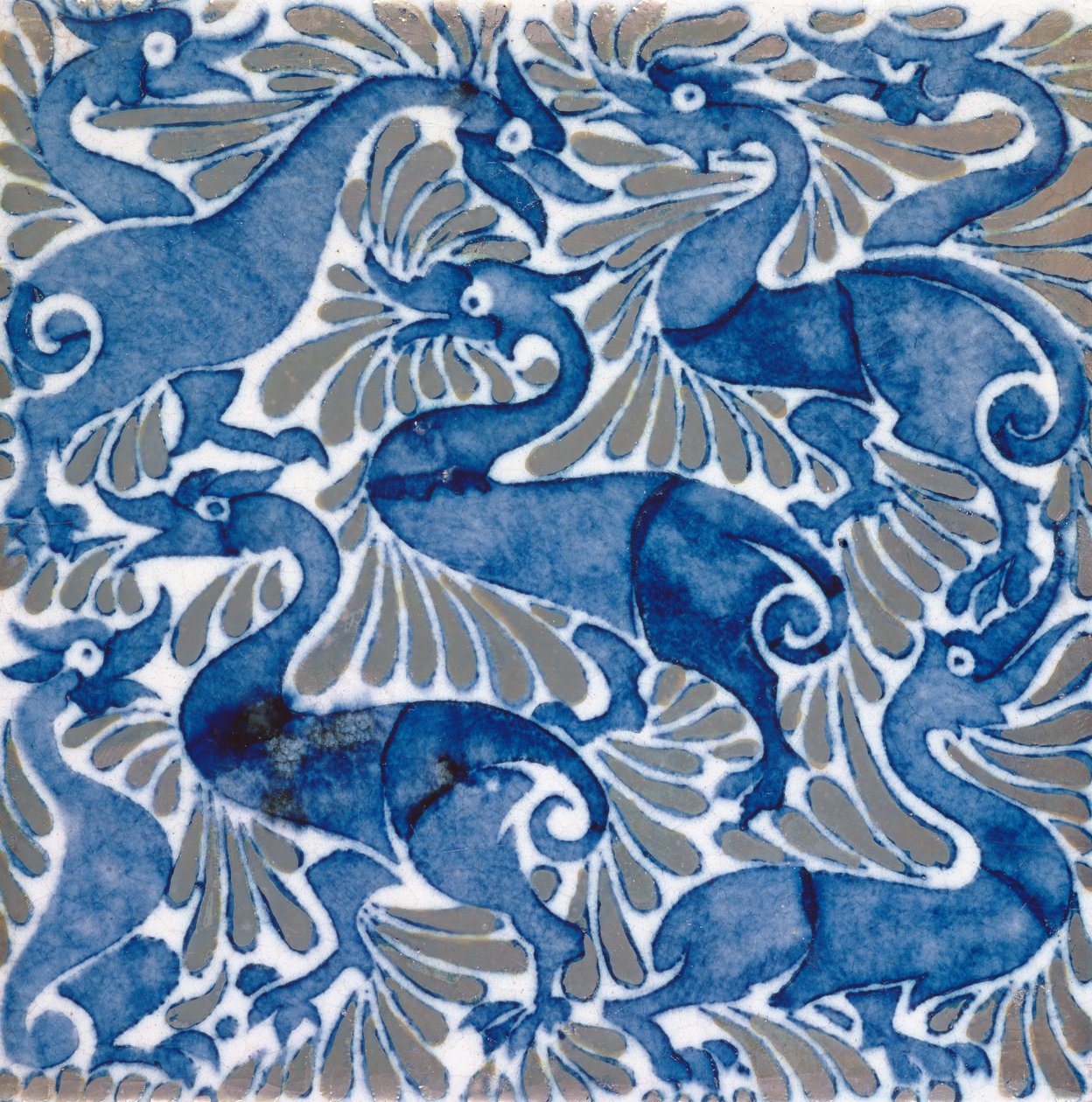 Piastrella con draghi simili a uccelli blu scuro tra il fogliame, 1898 da William de Morgan