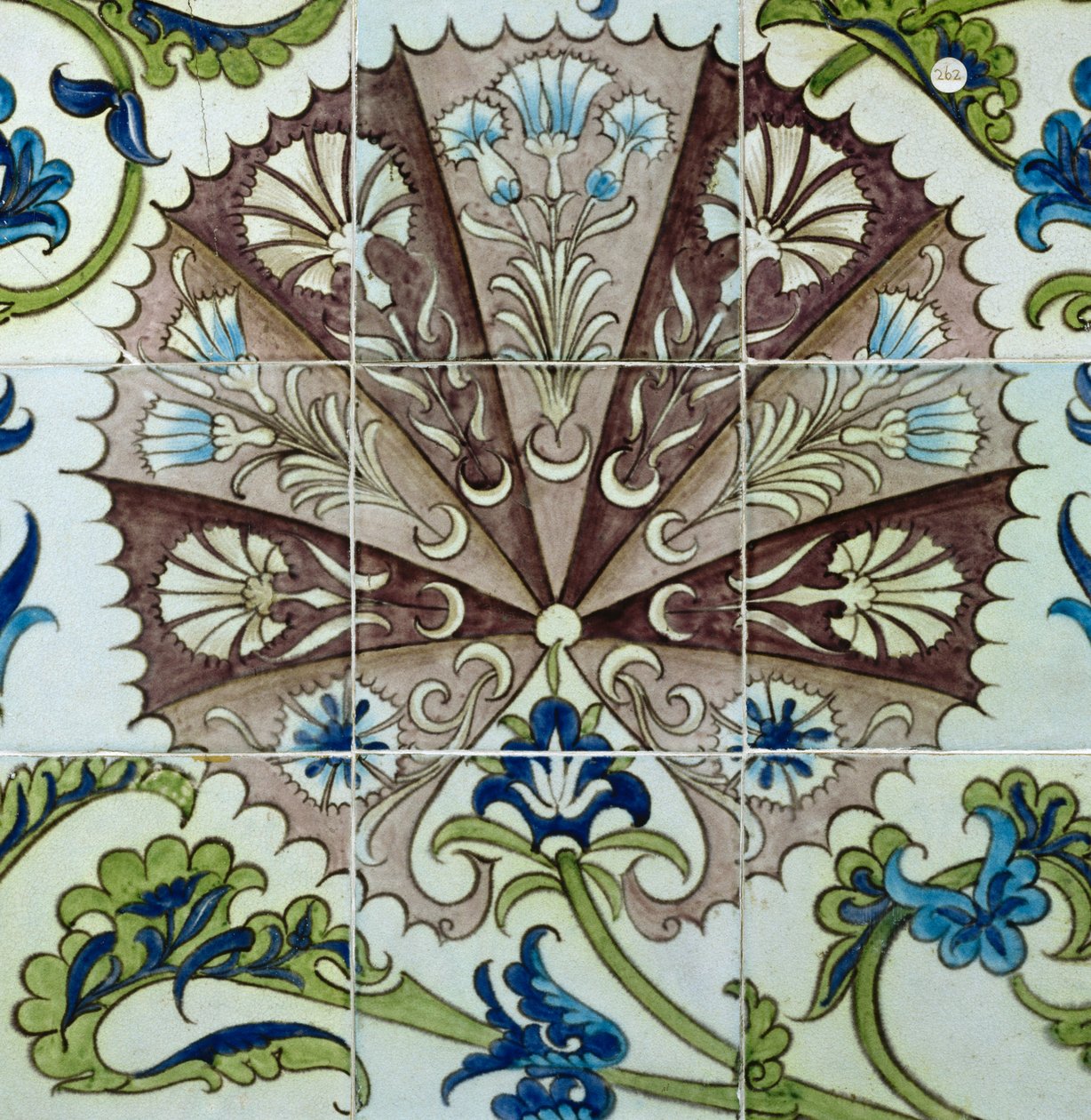 Pannello di piastrelle con disegno floreale da William de Morgan