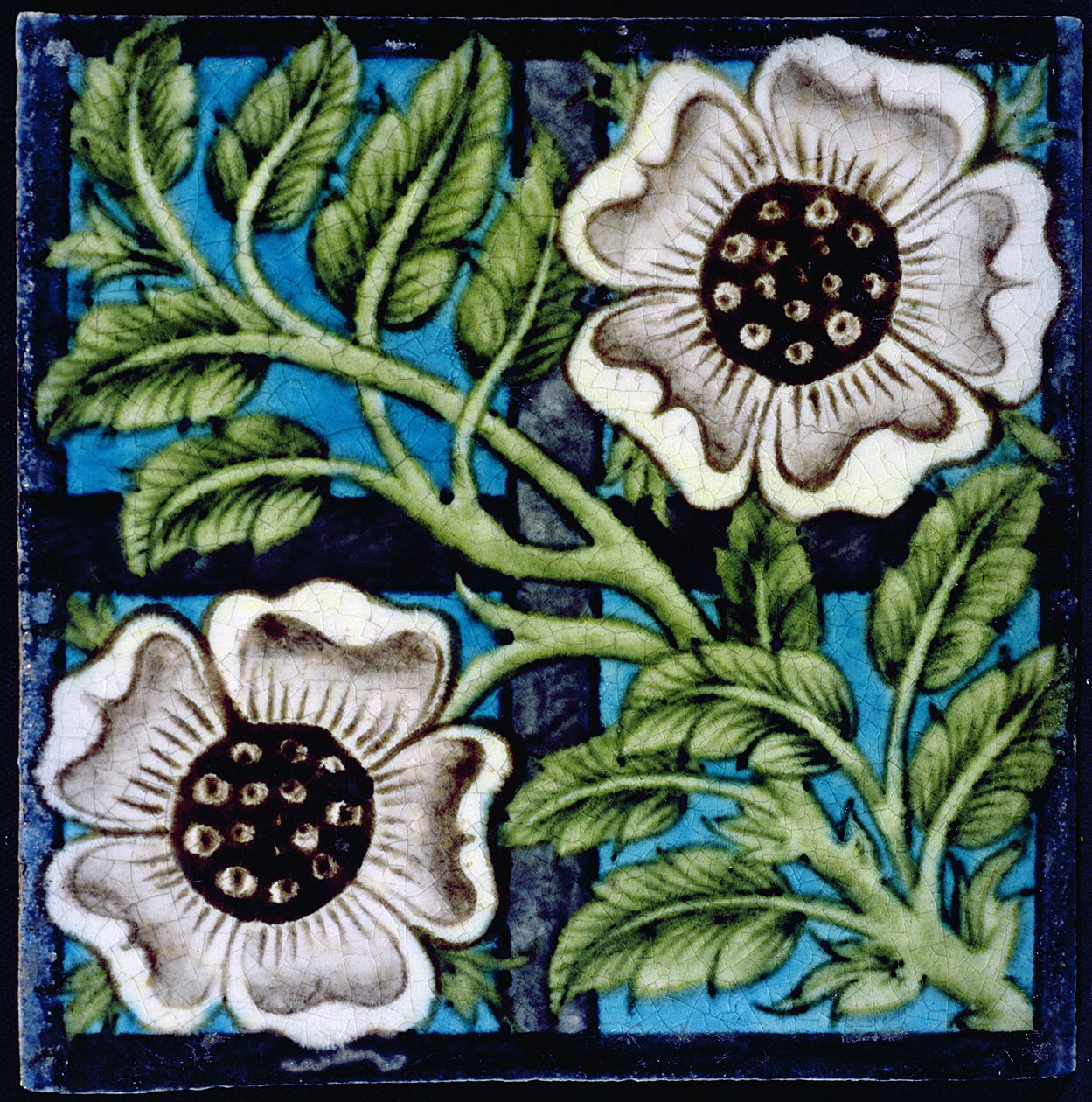 Piastrella con disegno floreale da William de Morgan