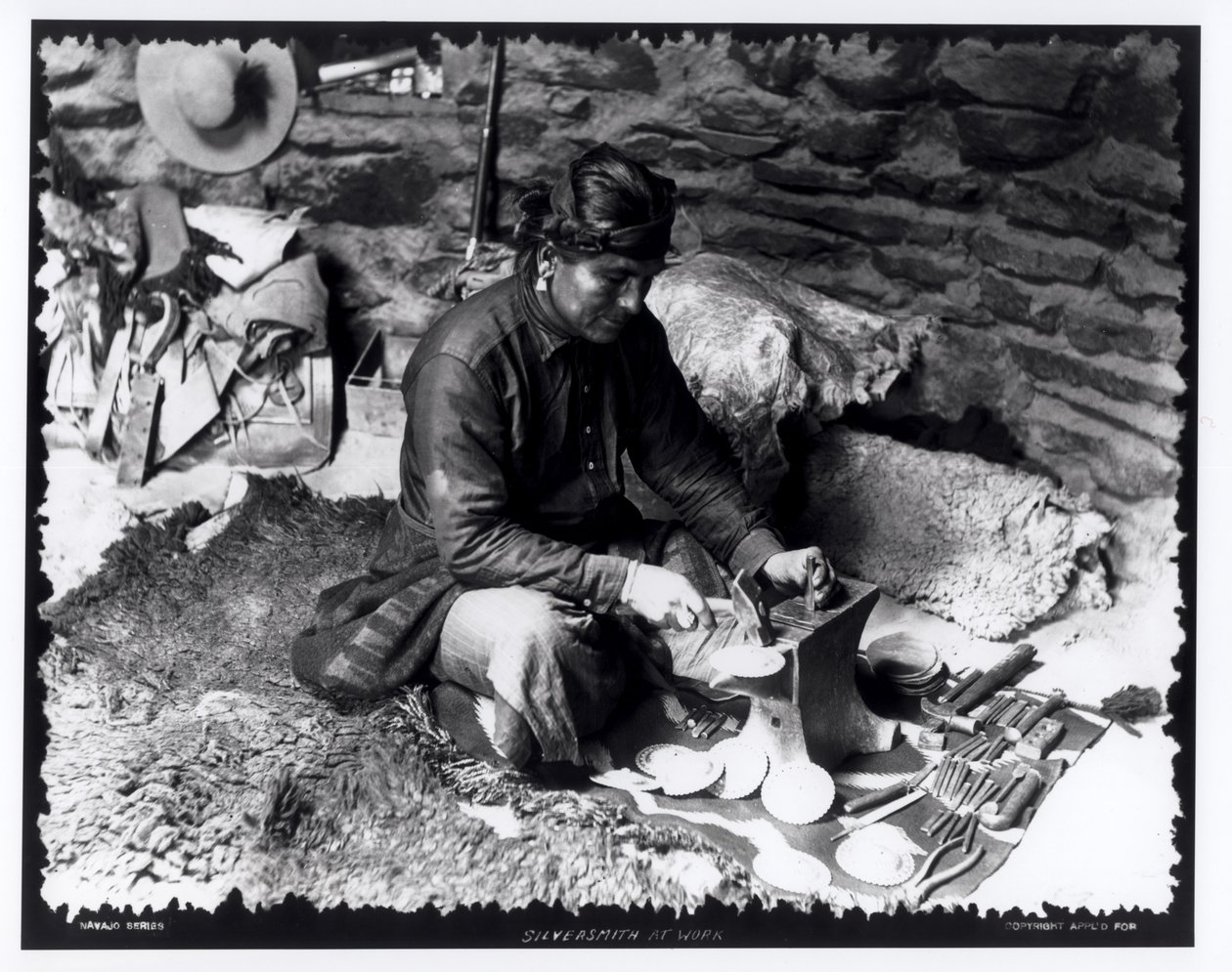 Orafo al lavoro, c.1914 da William Carpenter