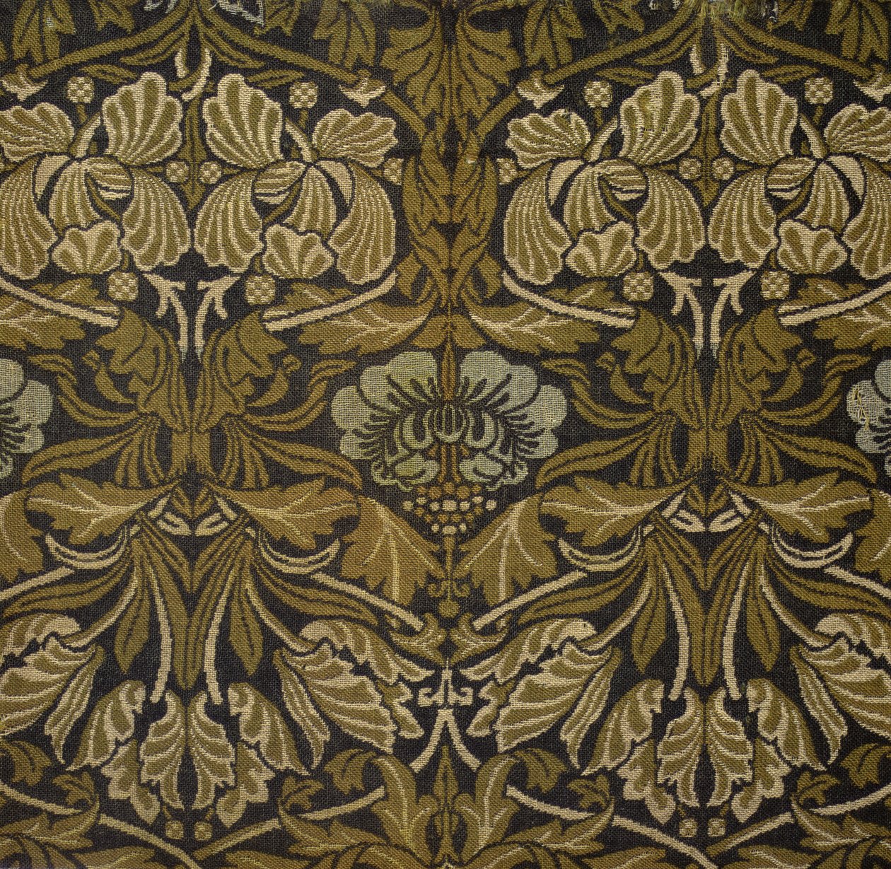 (dettaglio) di una tenda, disegno di tulipani e rose da William Morris