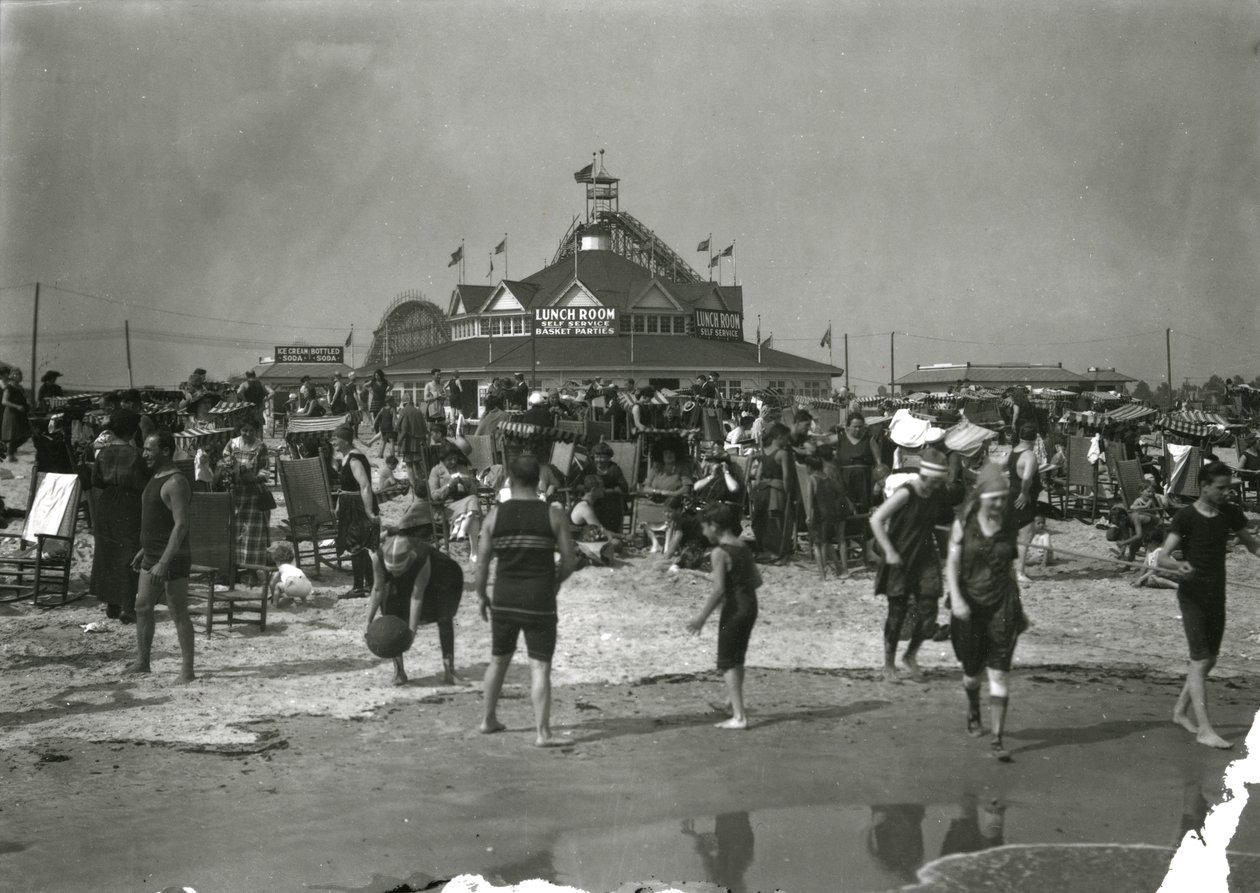 Scena di spiaggia, Coney Island, c.1910-21 da William Davis Hassler
