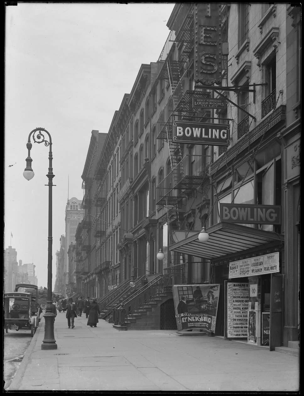 Insegna della pista da bowling al 248 W. 14th Street, New York City, 2 maggio 1916 da William Davis Hassler