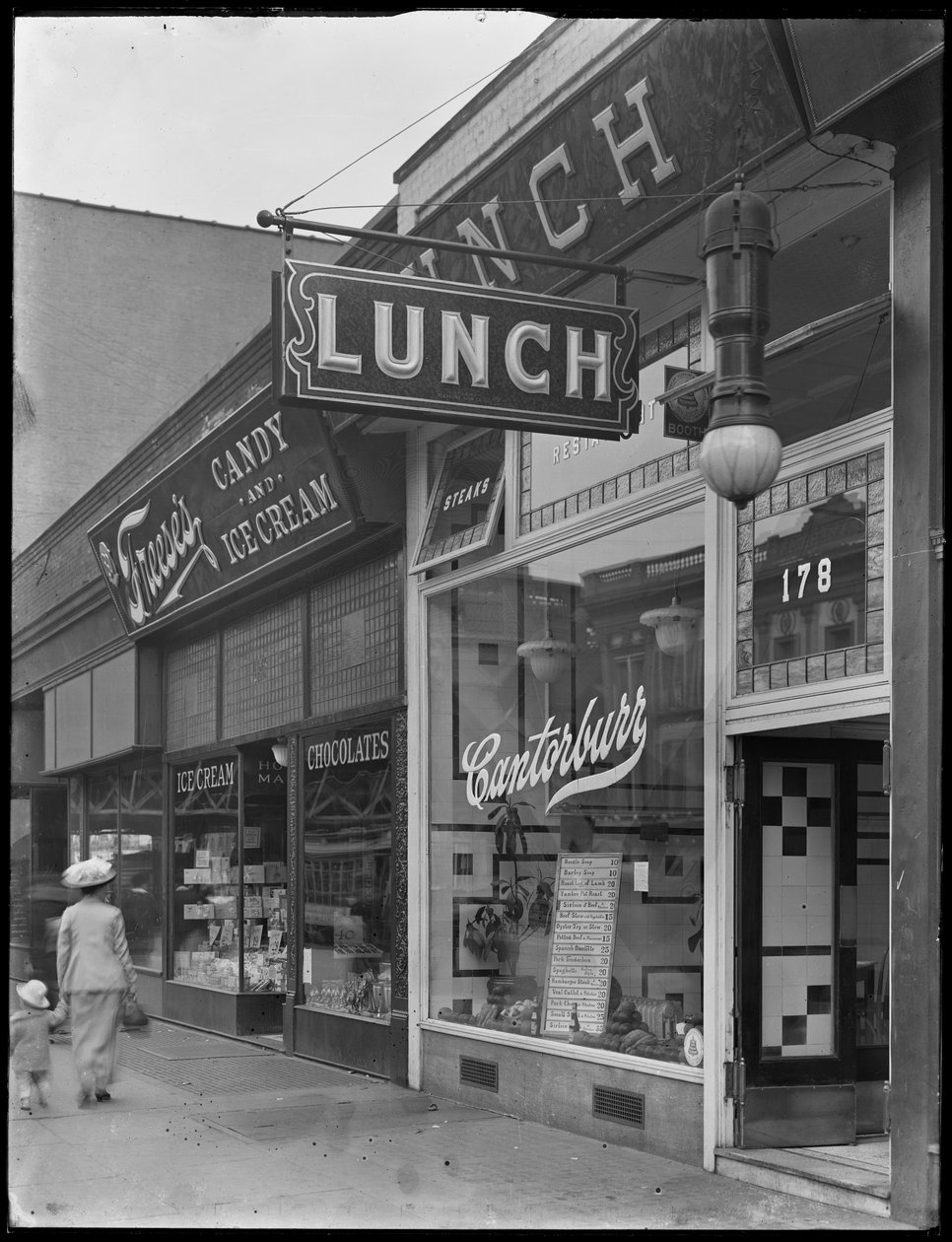 Insegna del pranzo di Canterbury al 202 (o 178) E. 125th Street, New York City, 2 maggio 1916 da William Davis Hassler