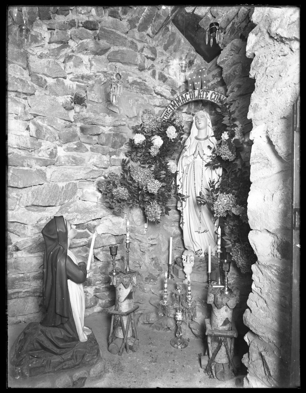 Grotta con santuario alla Vergine Maria, Seton Hospital, Spuyten Duyvil, Bronx, 2 novembre 1914 da William Davis Hassler
