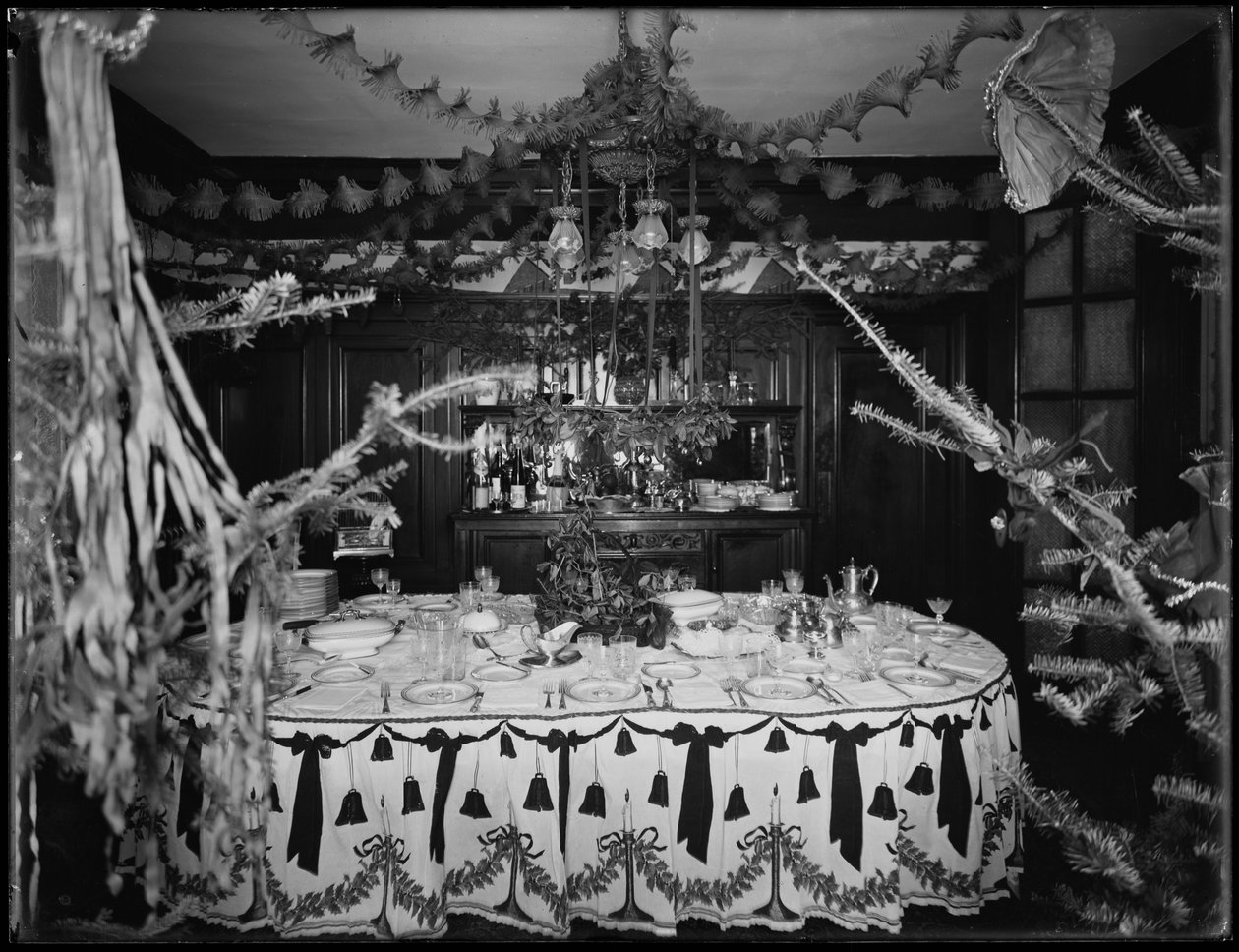 Interno della residenza del signor e della signora William Mill Butler, decorato per Natale, 4 gennaio 1917 da William Davis Hassler