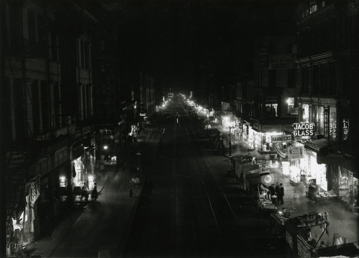 Vista Notturna di Grand Street a Orchard Street, NYC da William Davis Hassler
