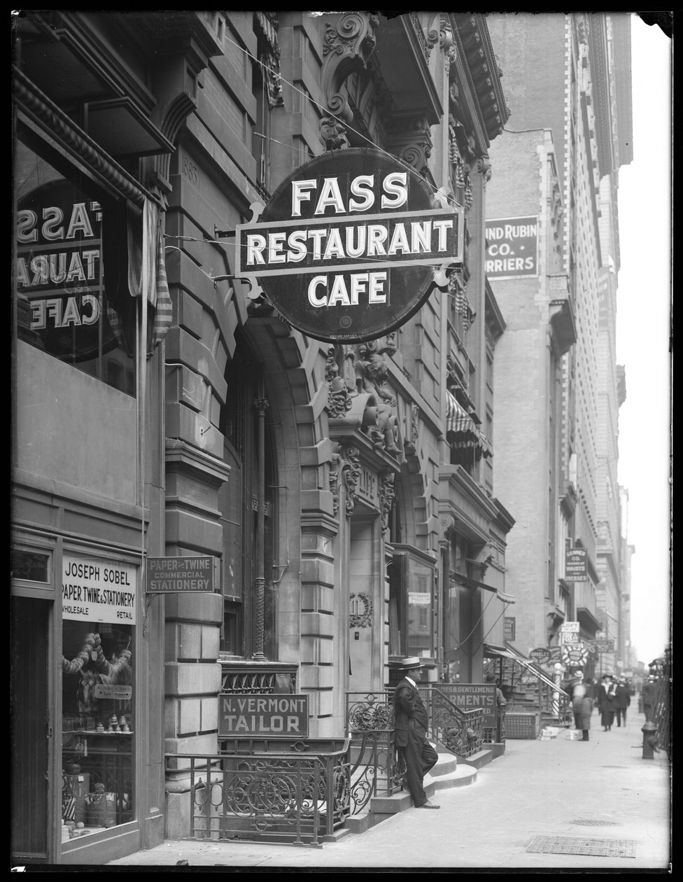 Insegna per Fass Café, 19 W. 31st Street, New York City, 14 giugno 1916 da William Davis Hassler