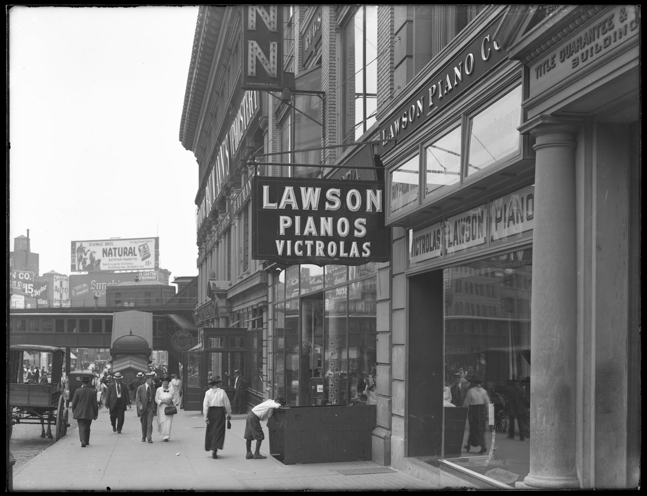Insegna per Lawson Pianos, 372 E. 149th Street, New York City, 2 agosto 1916 da William Davis Hassler