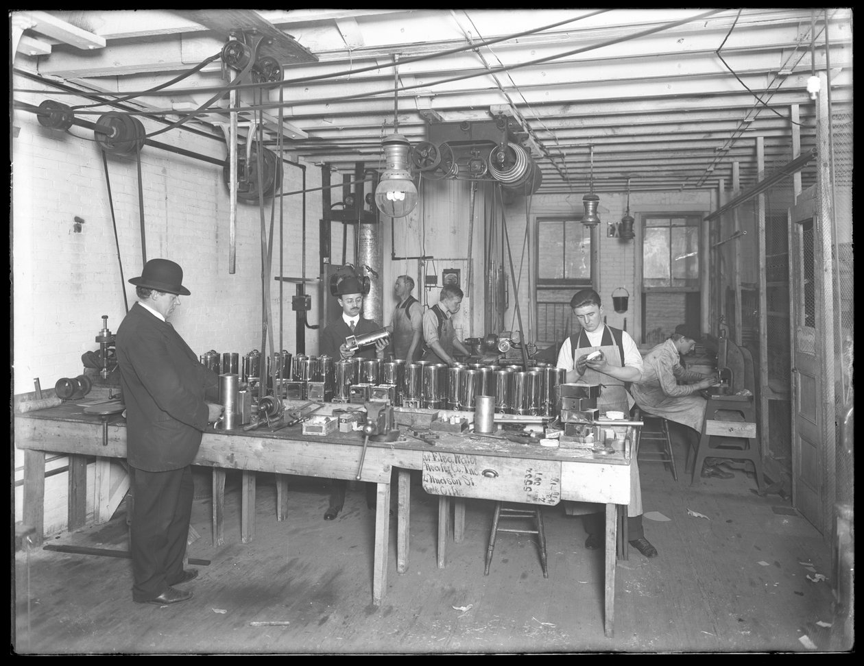 Officina al sesto piano, Geyser Electric Water Heater Company, 42 Hudson Street, New York City, 31 dicembre 1914 da William Davis Hassler