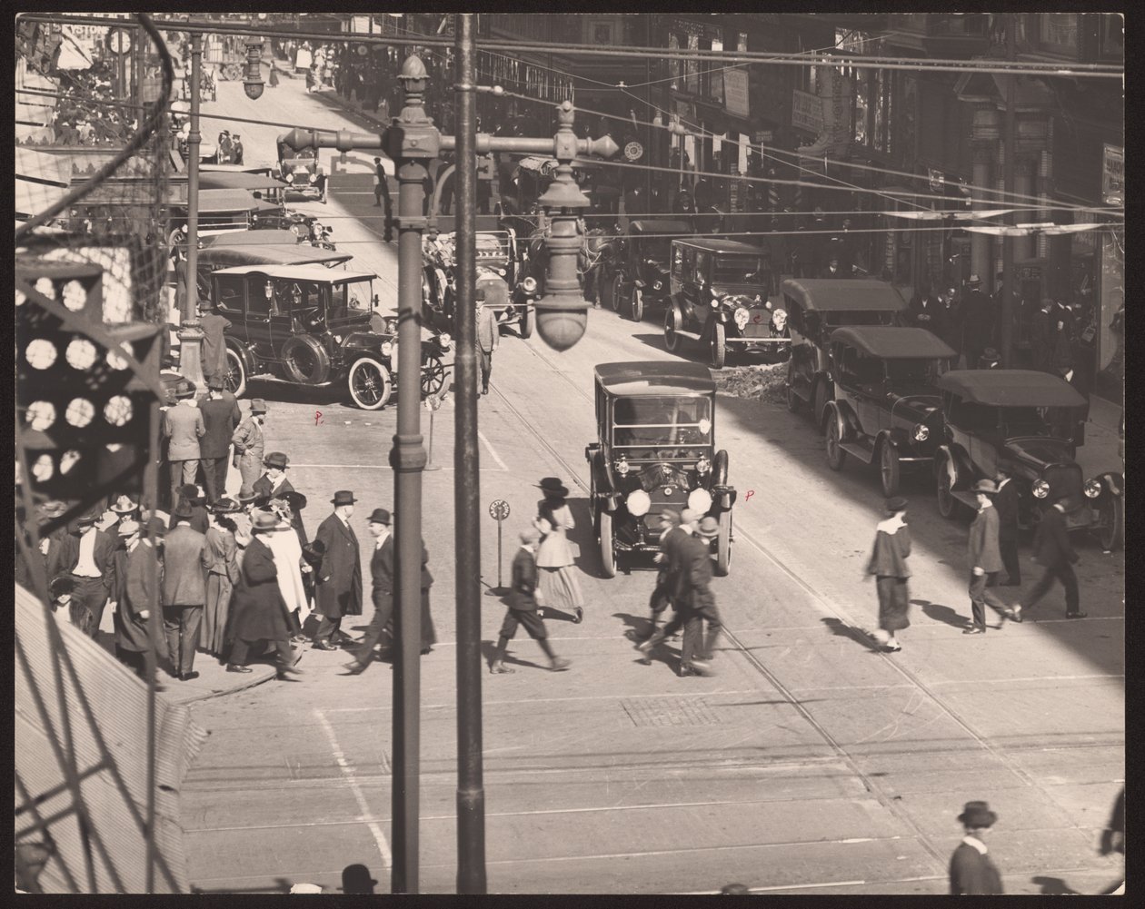 Sixth Street guardando a nord da Olive Street da William G. Swekosky