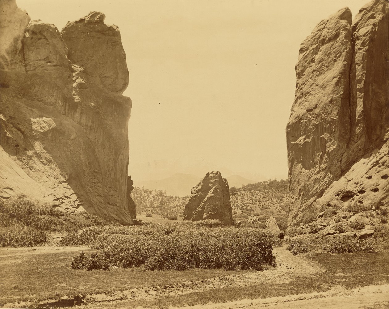 Portale del Garden of the Gods e Pikes Peak da William Henry Jackson