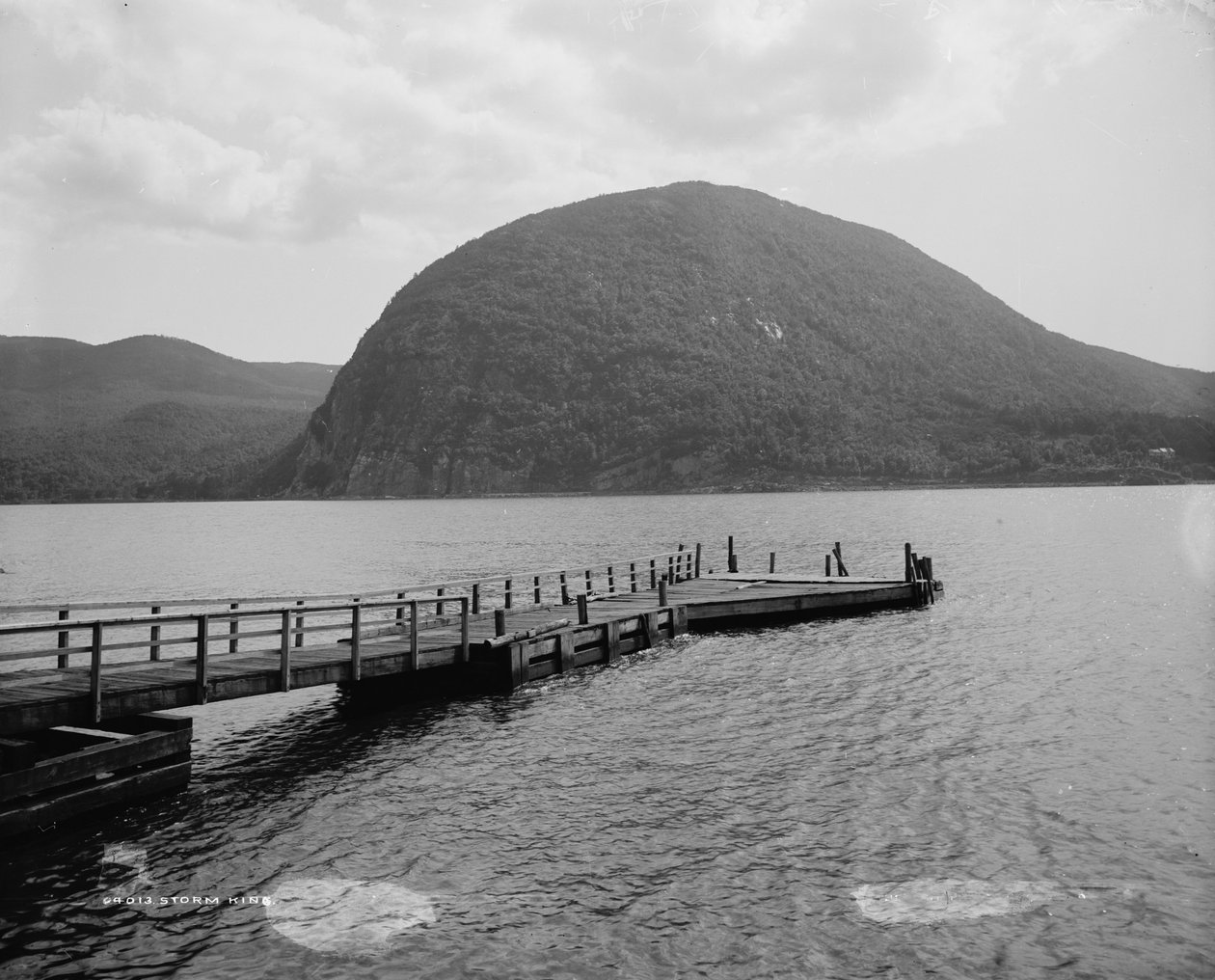 Storm King Mountain, New York, c.1880-97 da William Henry Jackson