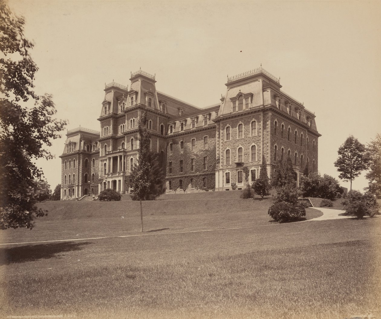 Easton, Pardee Hall, Lafayette College, c. 1895 (foto) da William Herman Rau