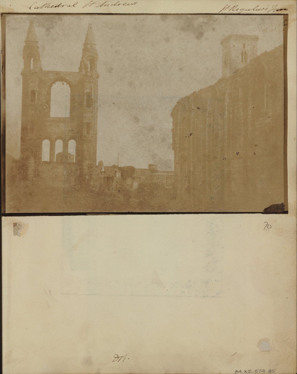Il frontone orientale e la navata sud della Cattedrale di St. Andrews con la Torre di St. Regulus, dal Nord-Ovest da William Holland Furlong