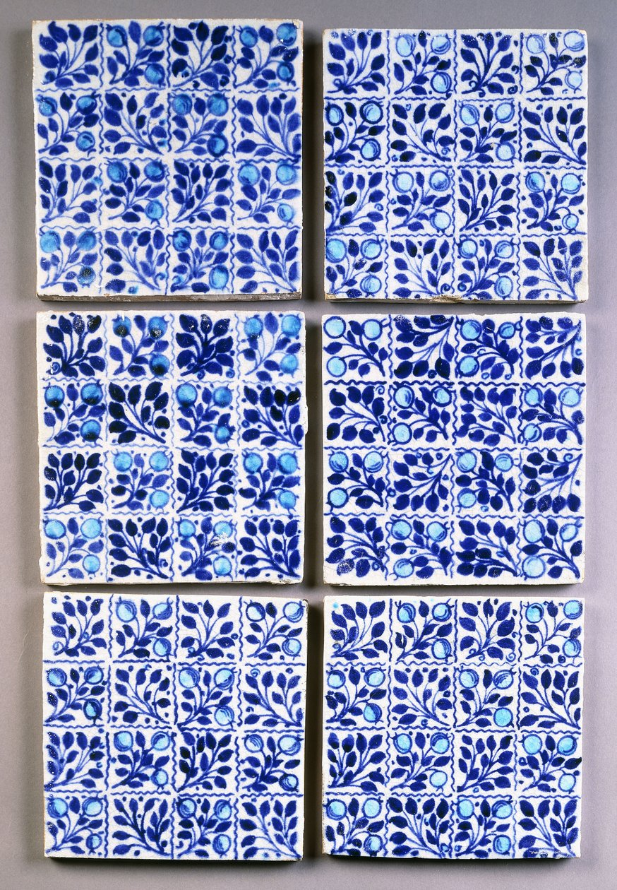 Sette piastrelle quadrate blu 