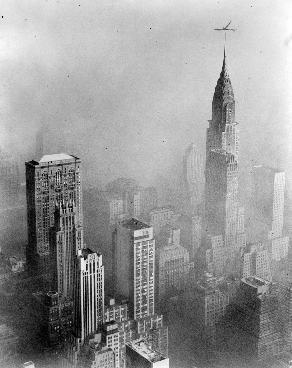 Lo smog oscura la vista del Chrysler Building dall