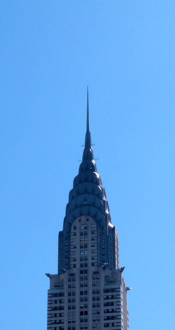 Il Chrysler Building è un grattacielo in stile Art Déco di New York, situato nella zona est di Manhattan. completato nel 1930. da William Van Alen