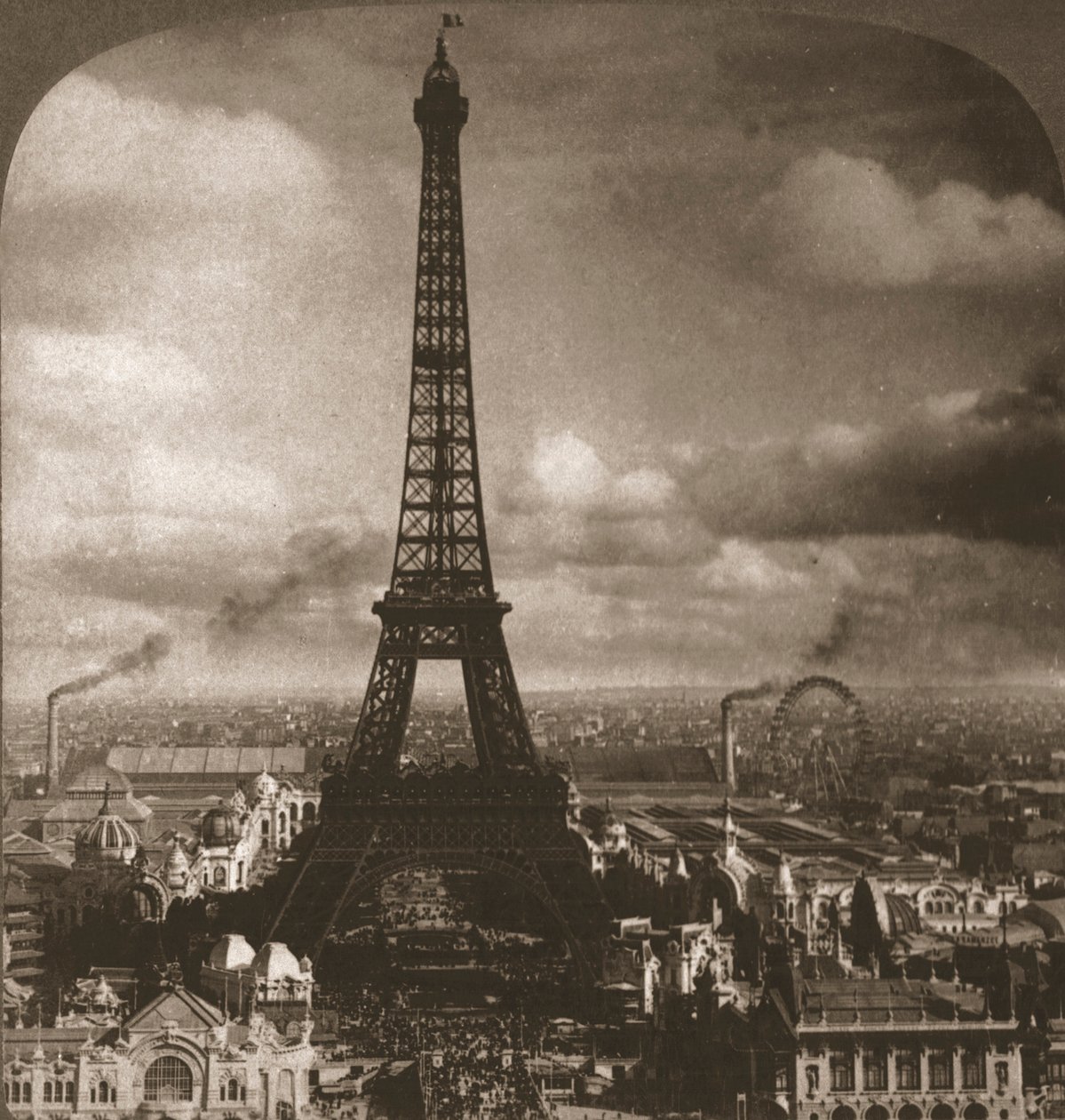 Torre Eiffel, alta 300 metri, attraverso la Senna dal Trocadero, Parigi, Francia, 1901 da Works and Sun Sculpture Studios