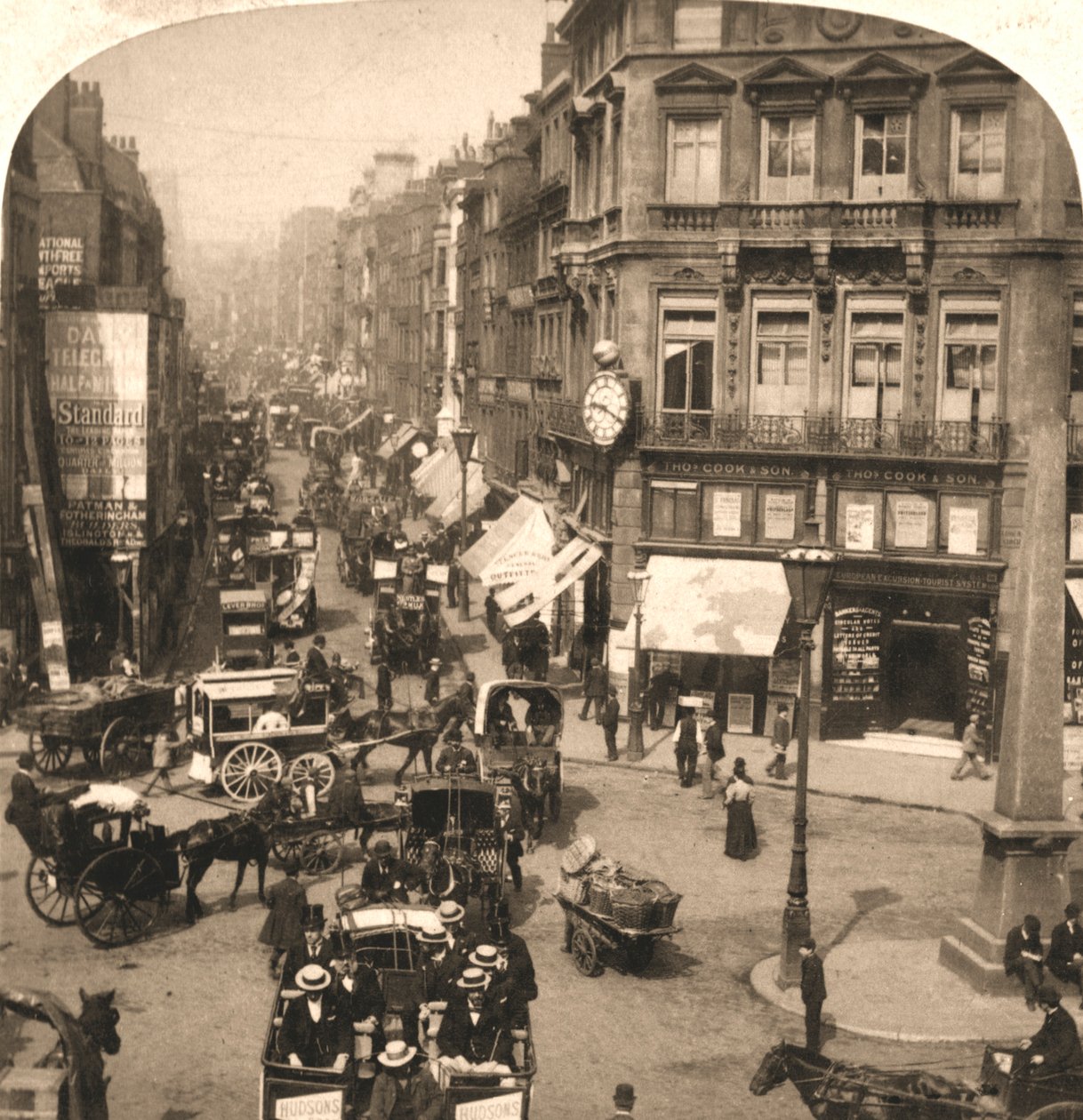 Fleet Street, Londra, 1896 da Works and Sun Sculpture Studios