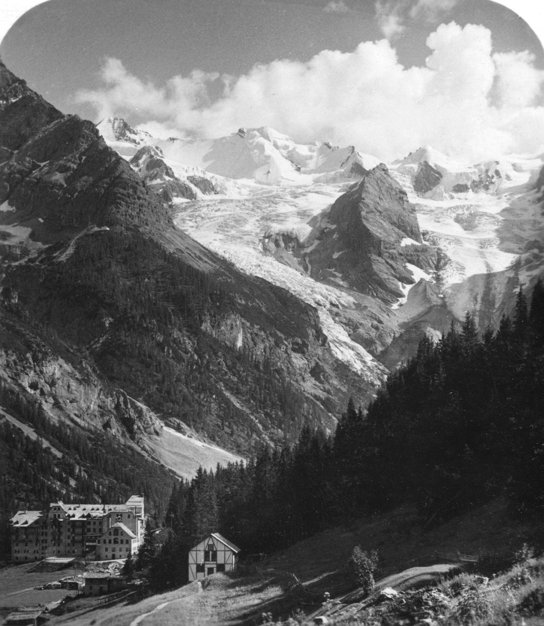 Un hotel a Trafoi, Italia, c. 1900 da Wurthle and Sons