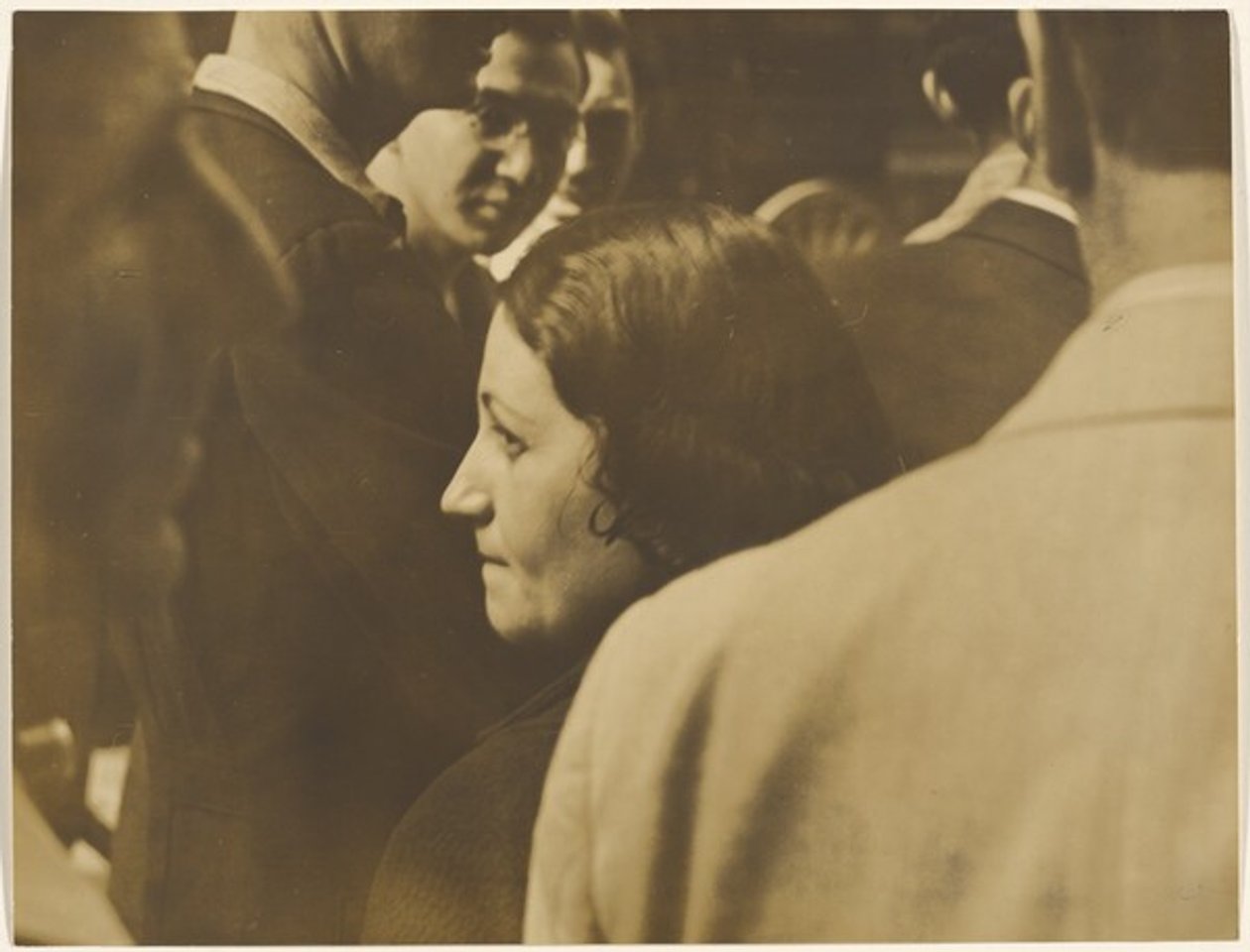 [Donna in mezzo alla folla]. da Yasuo Kuniyoshi