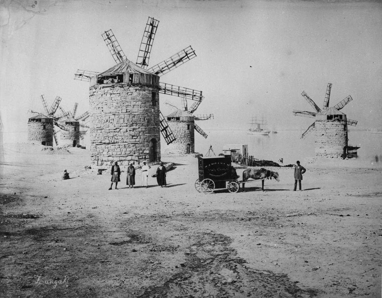 Fotografo Zangaki e la sua camera oscura mobile, c.1880 da Zangaki Brothers