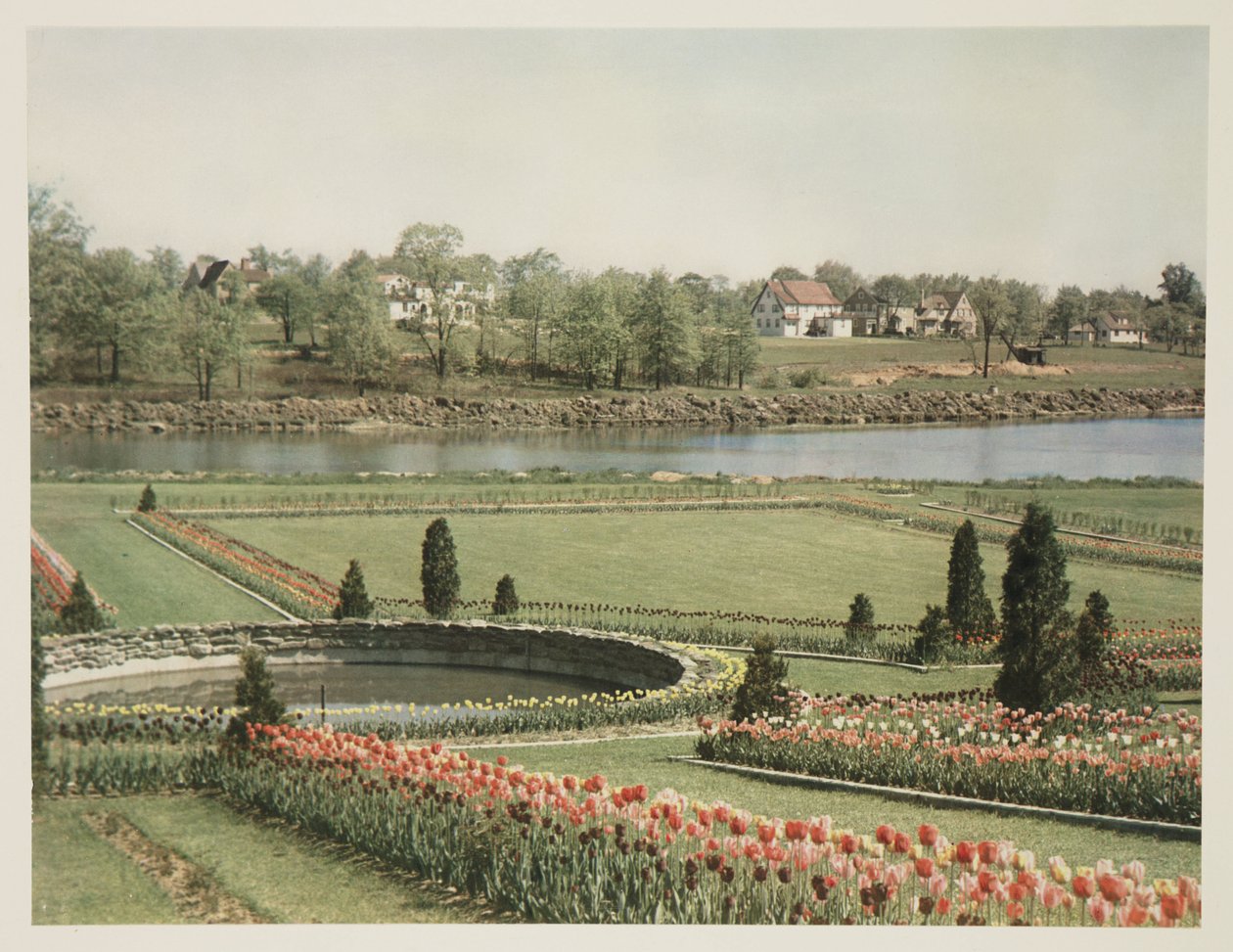 Scena suburbana americana, c. 1928 da John Pardon