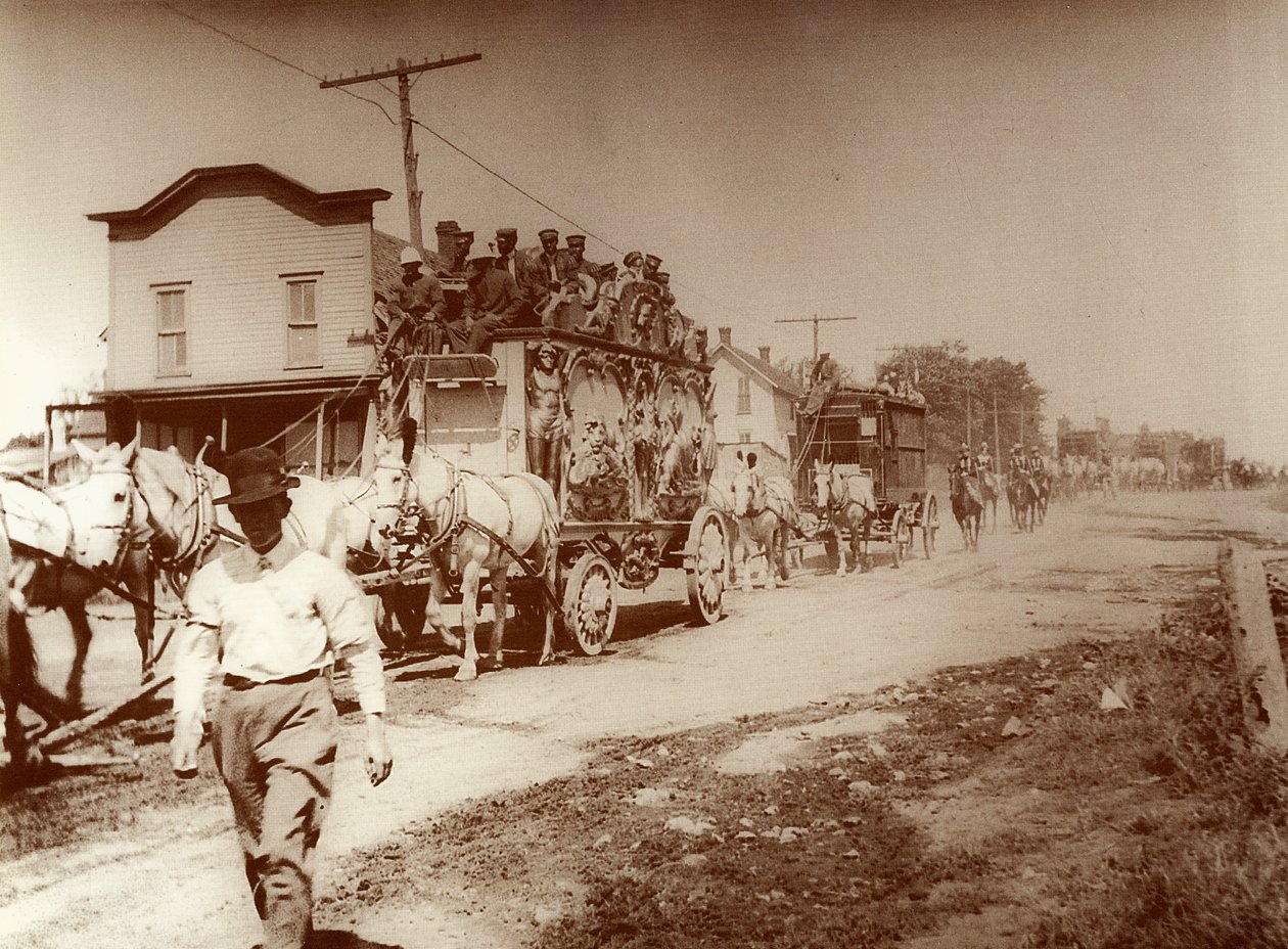 Il circo arriva in città, c.1905 (foto) da . .