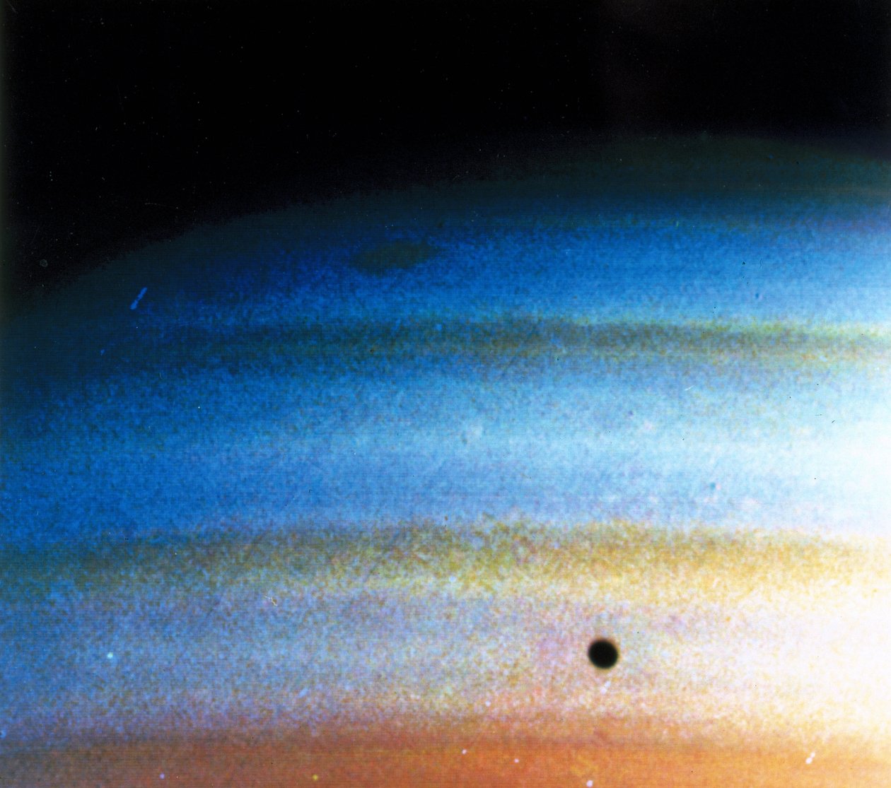 Modelli di nuvole su Saturno, fotografati da Voyager 1 da Frederick (attr. to) Barnard