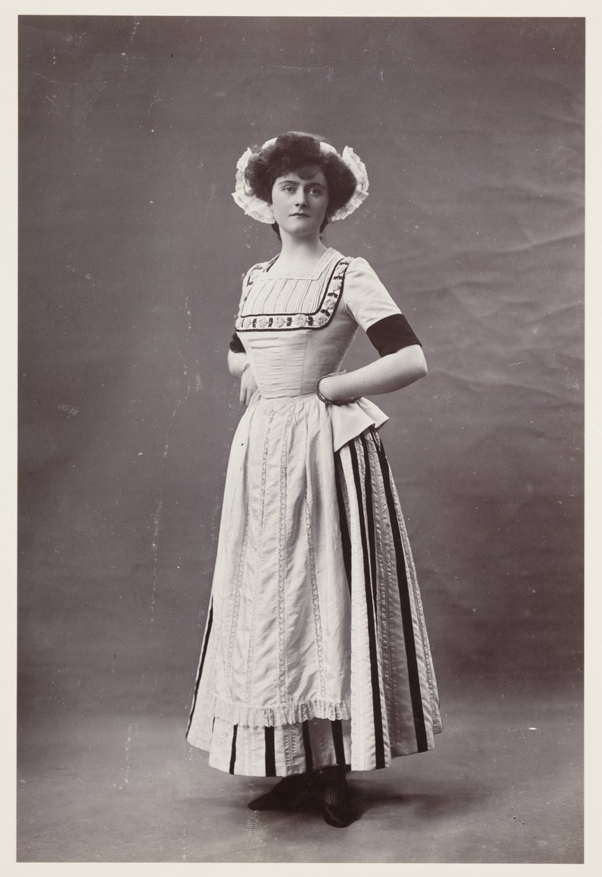 Ritratto edoardiano, donna in abito del XVIII secolo