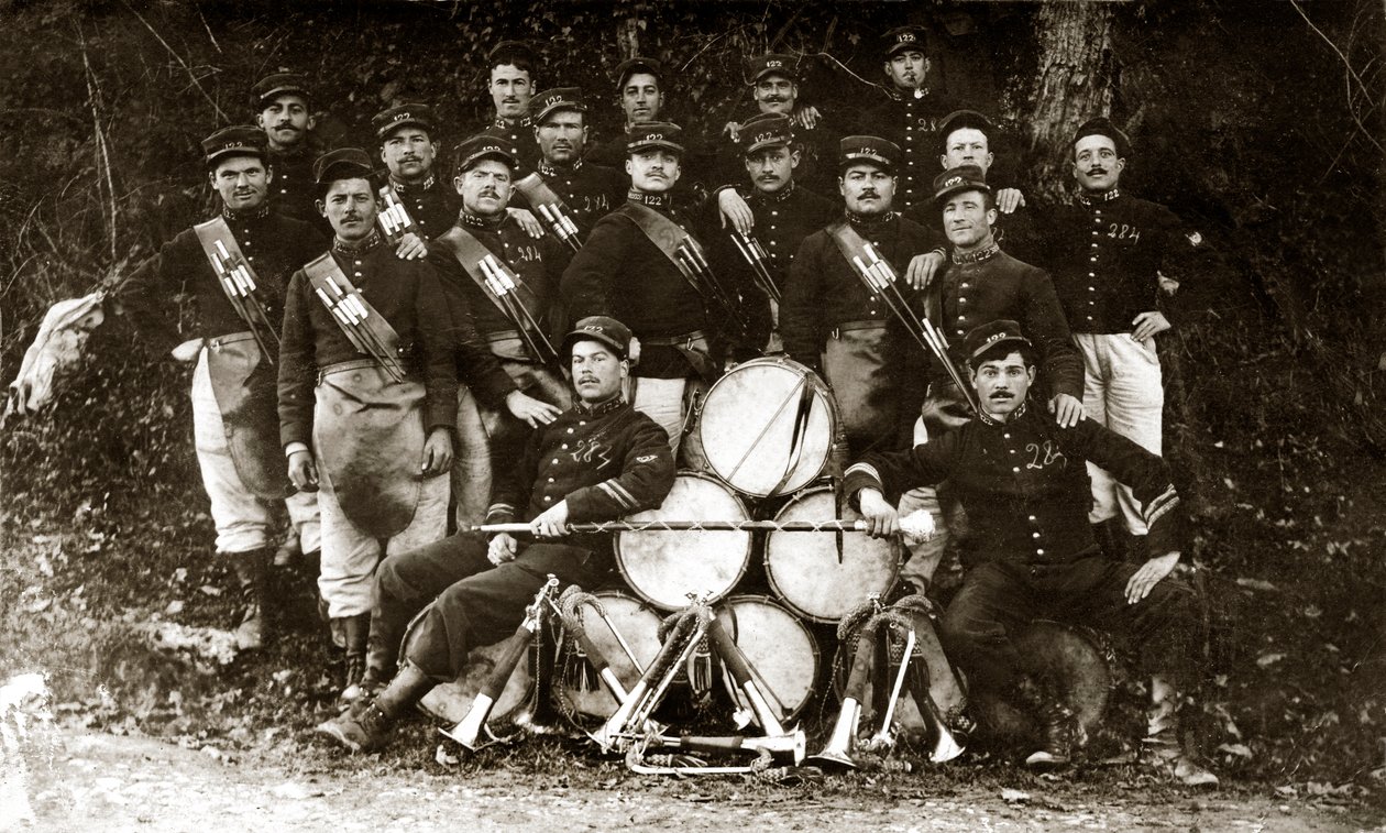 Fanfara del 122º reggimento di fanteria francese durante la Prima Guerra Mondiale del 14-18 (foto in bianco e nero) da . .