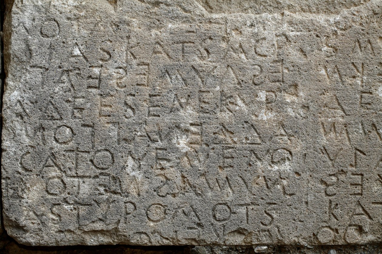 Codice di Gortyna, iscrizione in greco da . .