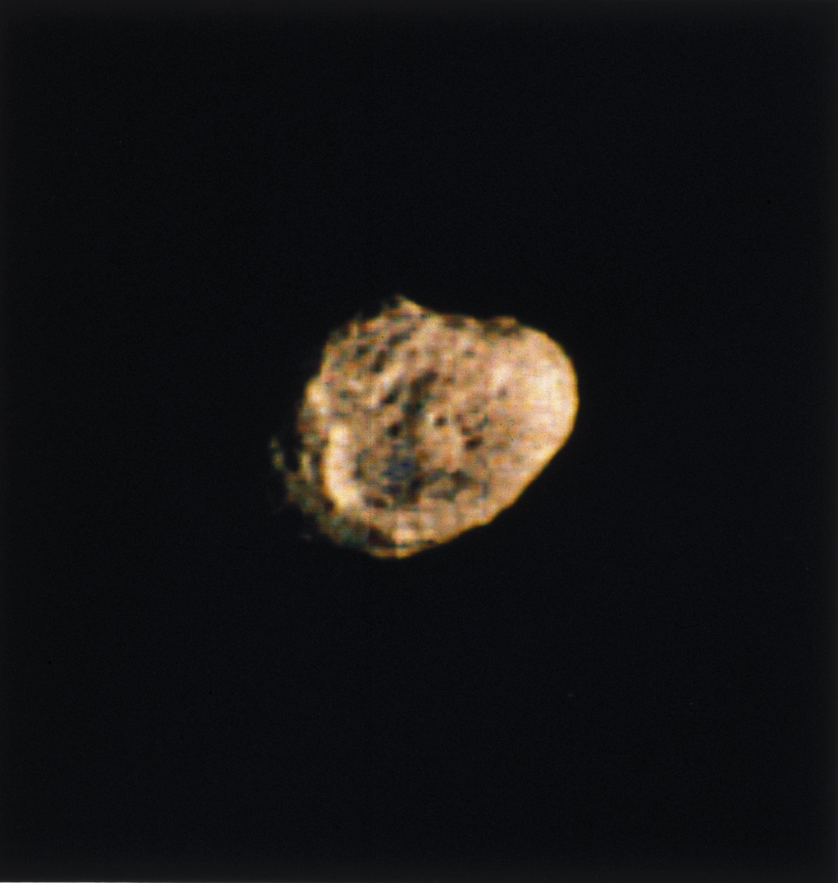 Iperione, una delle lune di Saturno, fotografata da Voyager 2 da Ferdinand Georg Waldmuller