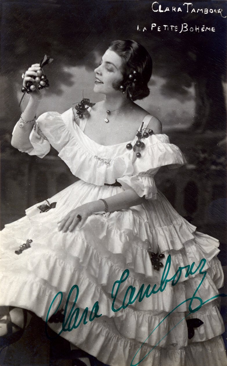 Ritratto di Clara Drum nella commedia "Little Bohemia" da . .