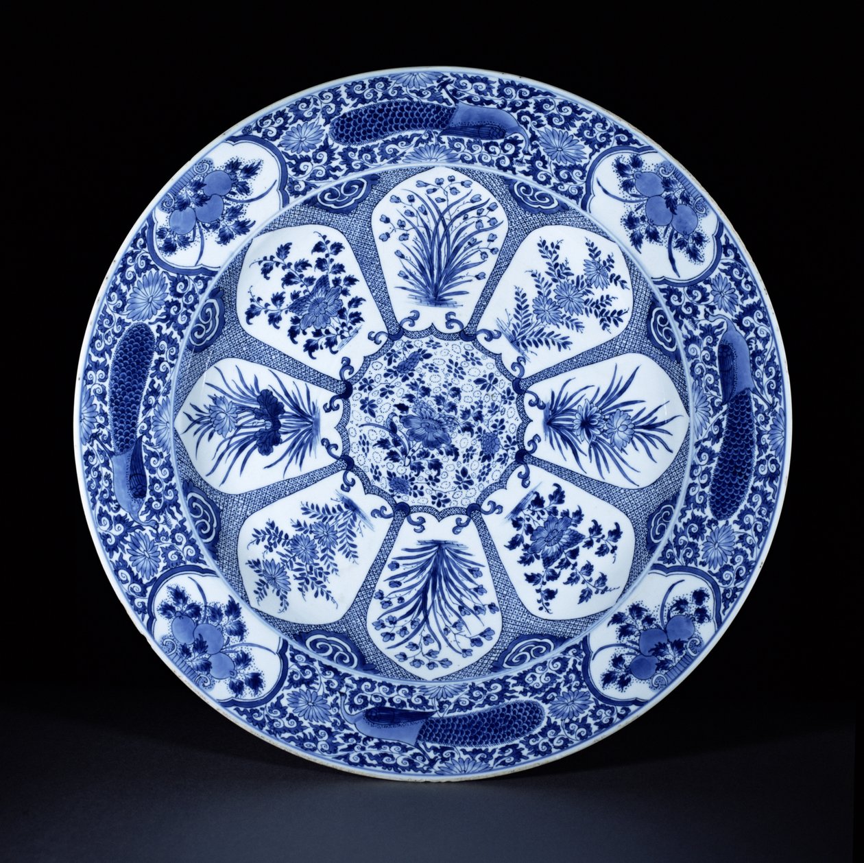 Piatto blu e bianco, periodo Kangxi, c.1700 (porcellana) da Chinese School