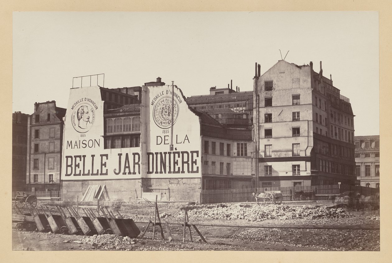 La Belle Jardinière: il negozio di rue de la Cité durante la demolizione, Parigi da attributed to Charles Marville