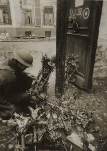 Cambrai, candelabri legati in fasci, pronti per la rimozione da parte dei tedeschi, ma lasciati indietro