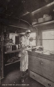 Chef al lavoro sulla carrozza ristorante L e NW (foto b/n)