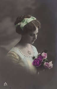 Ragazza che guarda un mazzo di rose da (after) English photographer