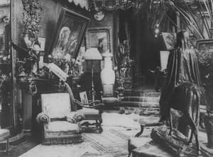 Nella casa di Sarah Bernhardt (foto in bianco e nero) da (after) French Photographer