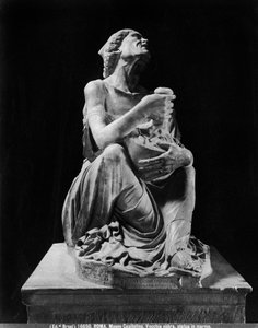 Statua di una vecchia ubriaca che tiene un otre di vino da (after) Myron