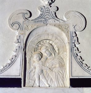 Bassorilievo di una Madonna con Bambino (marmo)