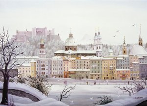 Il centro storico di Salisburgo con la fortezza in inverno
