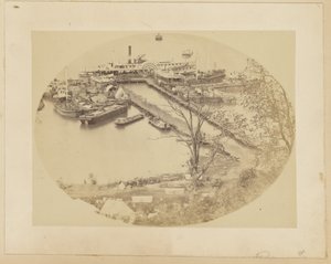 [Lower Wharf, Belle Plain, USMRR Construction Corps.] [16 maggio 1864]. da A.J. Russell